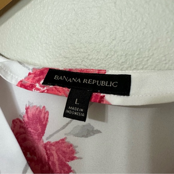 Banana Republic Bell Sleeve Floral Blouse—L - Picture 6 of 8